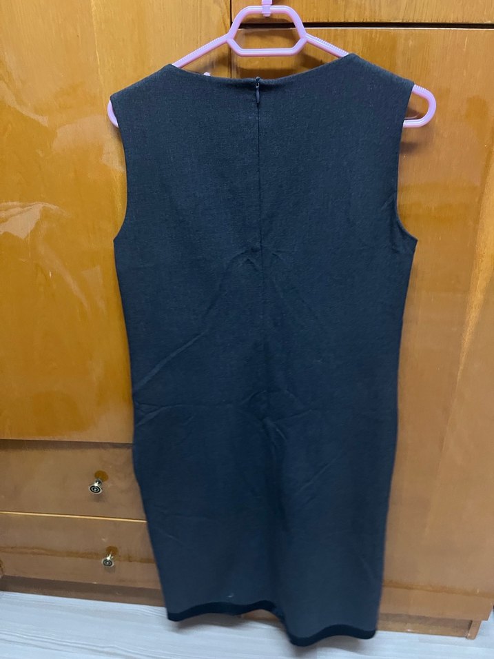 Siyah V Yakalı Kolsuz Midi Triko Elbise - Görsel 3