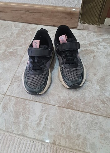 30 Beden siyah Renk Puma kiz cocuk spor ayakkabi