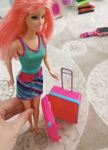 Barbie Barbie bebek ve valizi