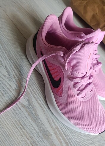 36,5 Beden Nike spor ayakkabı