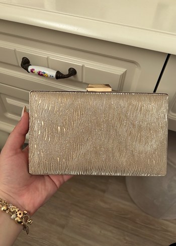 Altın Renkli Desenli Kadın Clutch Çanta