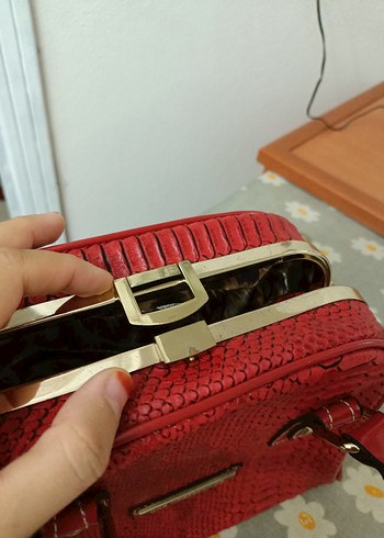 Kırmızı Yılan Derisi Desenli Deri Kadın Çantası - Görsel 3