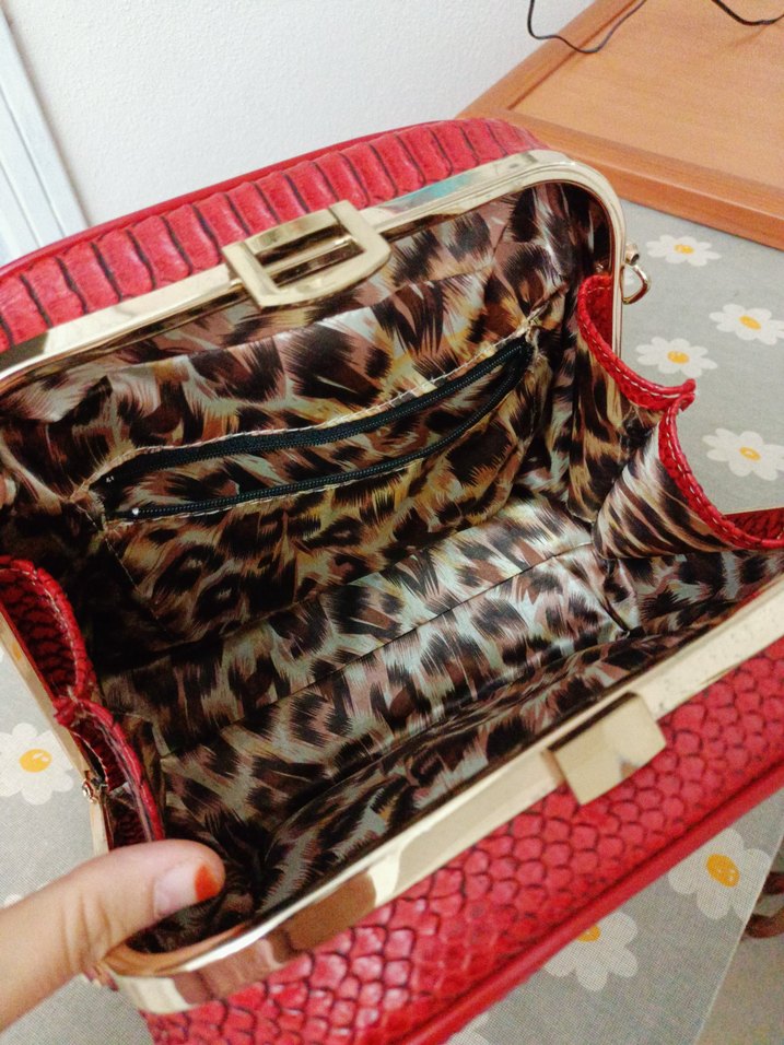 Kırmızı Yılan Derisi Desenli Deri Kadın Çantası - Görsel 4