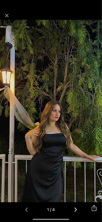 Siyah yırtmaçlı midi elbise