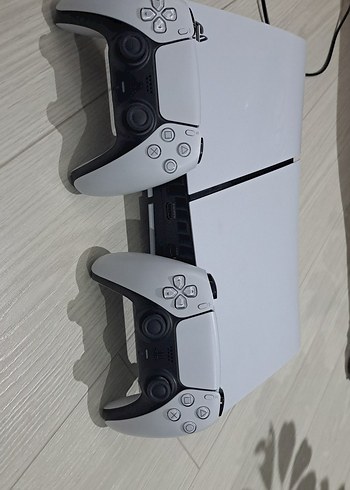 PlayStation 5 Konsol ve İki Kablosuz Kontrolcü - Görsel 4