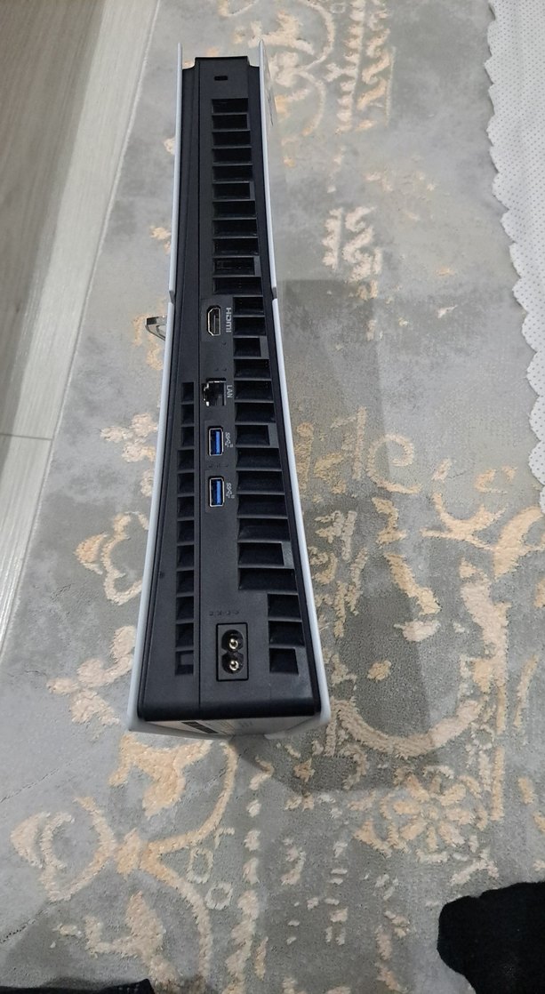 PlayStation 5 Konsol ve İki Kablosuz Kontrolcü - Görsel 2