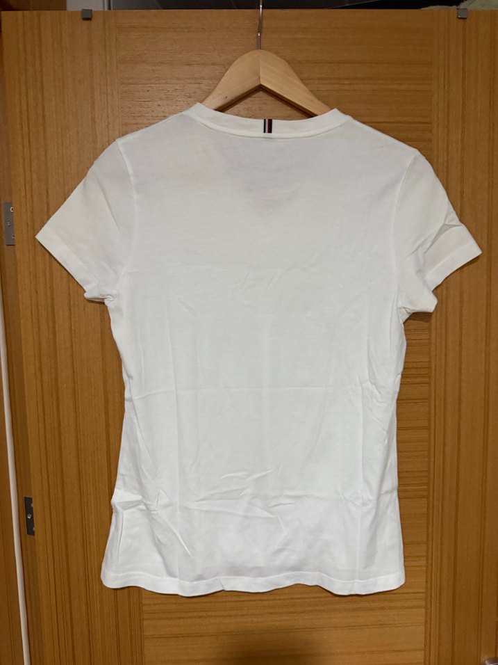 Tommy Hilfiger Beyaz V Yaka Tişört — görsel 3/4