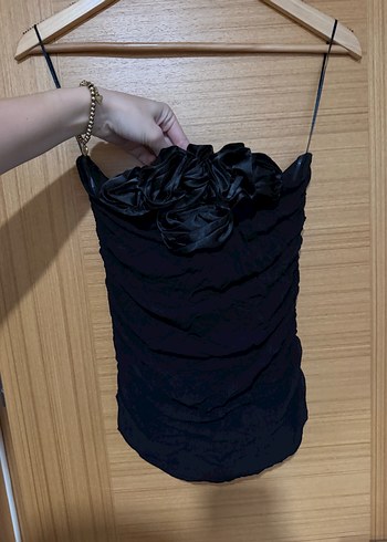 Zara Siyah Saten Cicekli İnce Askili Bluz