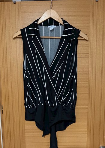 Zara Cizgili Siyah Kolsuz Bluz