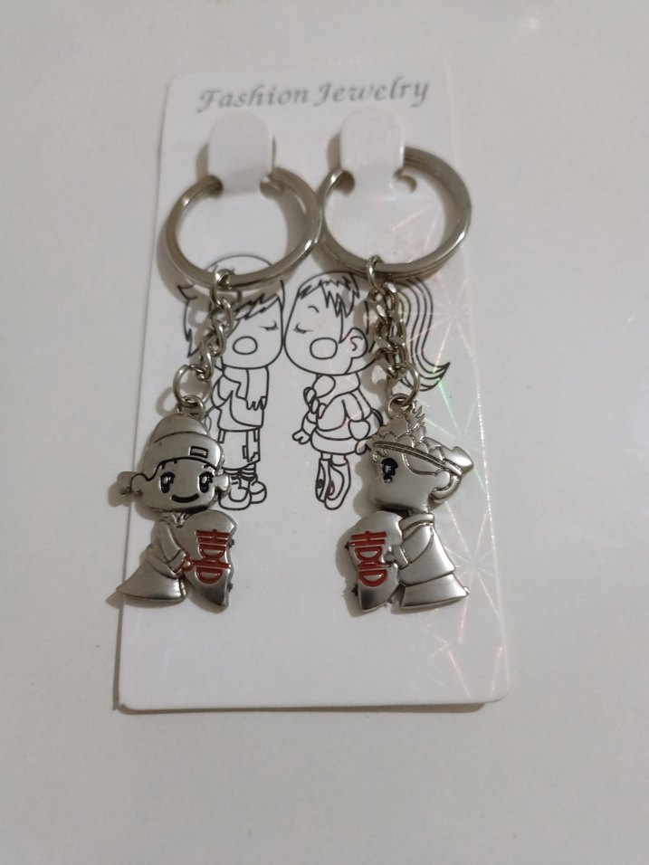 Gri Renkli Zincir Detaylı Minimalist Anahtarlık - Görsel 2