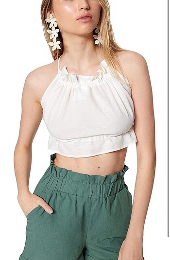Trendyol & Milla Ekru Crop Dokuma Fırfırlı Bluz