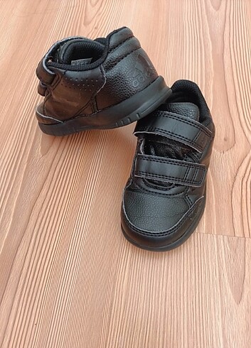 22 Beden siyah Renk Adidas