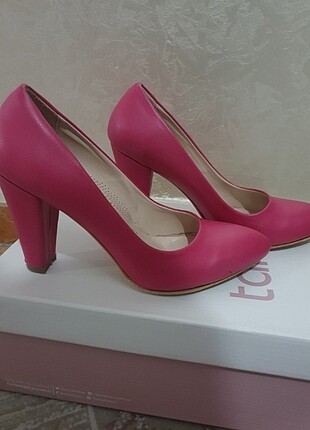 Pembe stiletto
