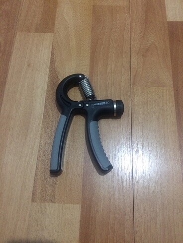Ayarlanabilir yaylı el spor aleti