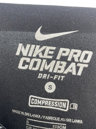 s Beden çeşitli Renk Nike T-shirt %70 İndirimli.