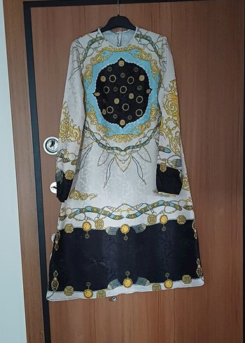 Zincir Detaylı Bohem Desenli Uzun Elbise