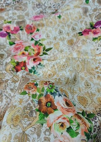 Çiçek Desenli Şal - Görsel 3