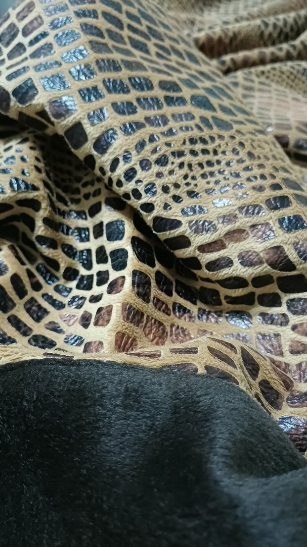 Parlak Kahverengi Yılan Desenli Yatak Örtüsü - Görsel 2