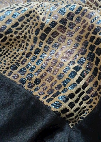 Kahverengi Yılan Desenli Yatak Örtüsü - Görsel 2