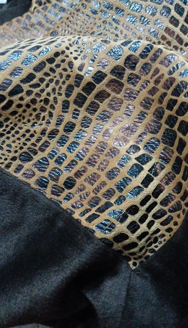 Kahverengi Yılan Desenli Yatak Örtüsü - Görsel 2