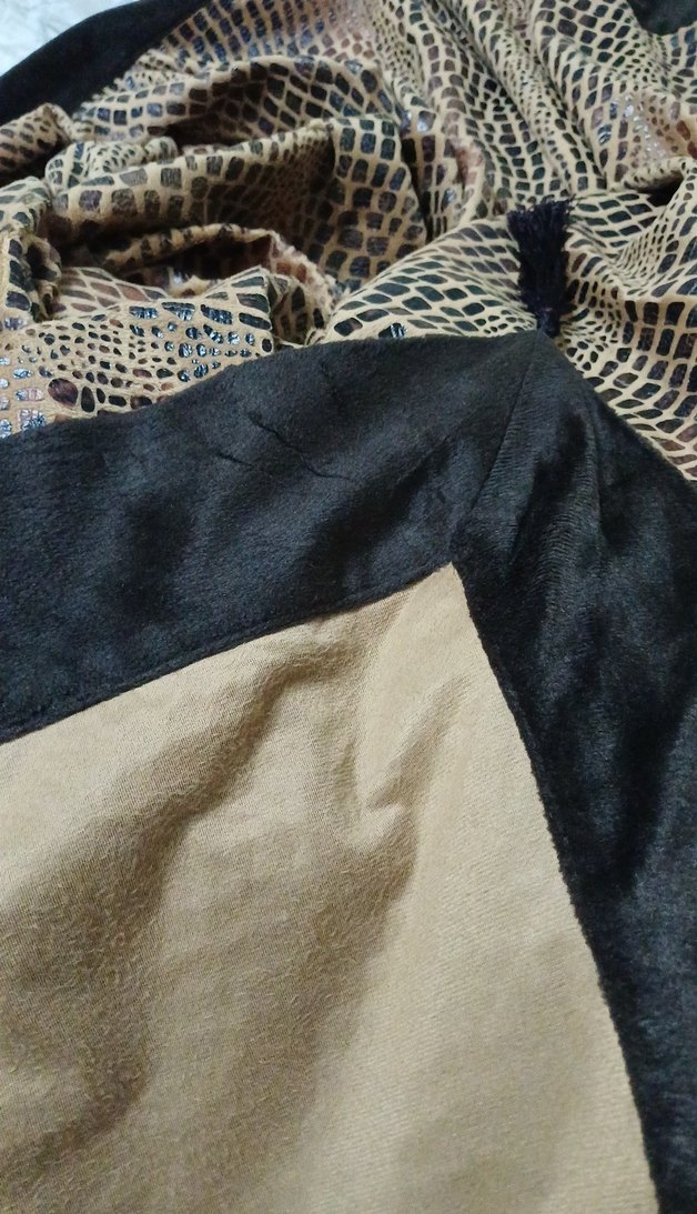 Kahverengi Yılan Desenli Yatak Örtüsü - Görsel 5