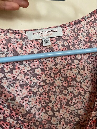Pull and Bear Çiçekli bluz