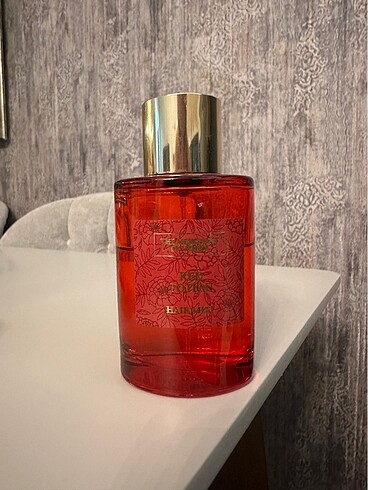 Red potion the merchant of Venice hair mist