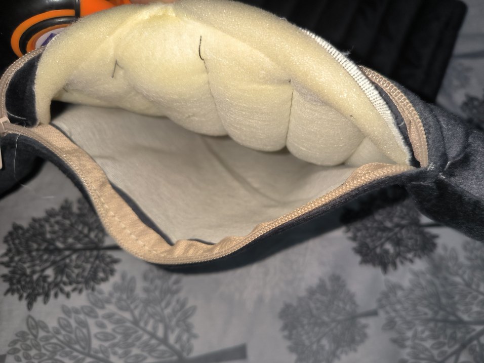 Gri Goth Tarzı Yastık Kılıfı - Görsel 4