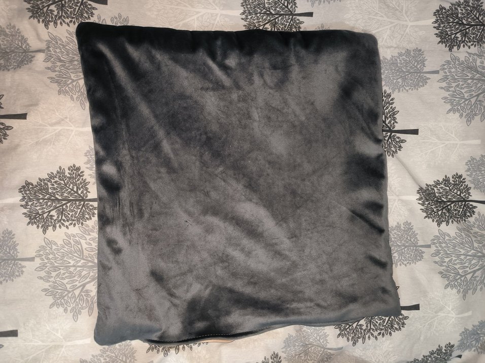 Gri Goth Tarzı Yastık Kılıfı - Görsel 5