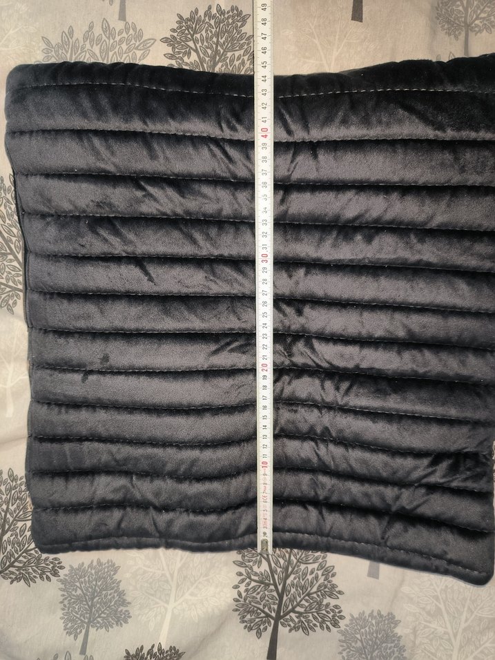 Gri Goth Tarzı Yastık Kılıfı - Görsel 3