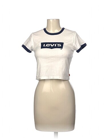 Levis T-shirt %70 İndirimli.