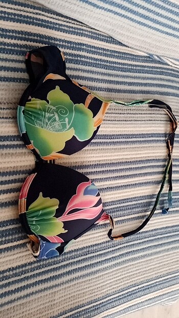 Bikini üstü 
