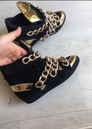 36 Beden Zincir Detaylı Altın Rengi Kadın Süet Sneakers