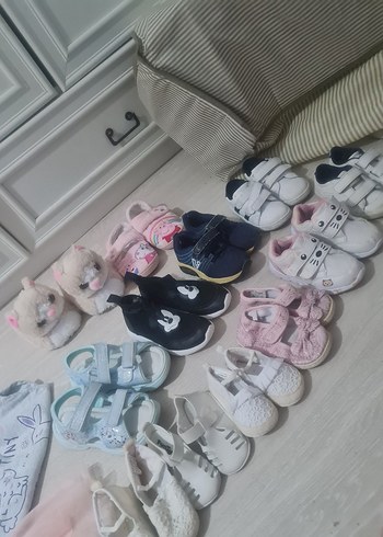 21 Beden Beyaz Cırt Cırtlı Kız Çocuk Spor Ayakkabı