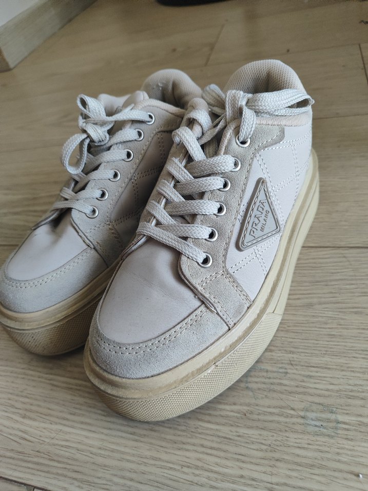 Beyaz Bağcıklı Minimalist Kadın Spor Ayakkabı - Görsel 4