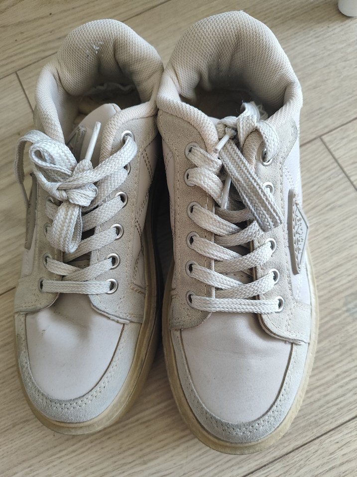 Beyaz Bağcıklı Minimalist Kadın Spor Ayakkabı - Görsel 2