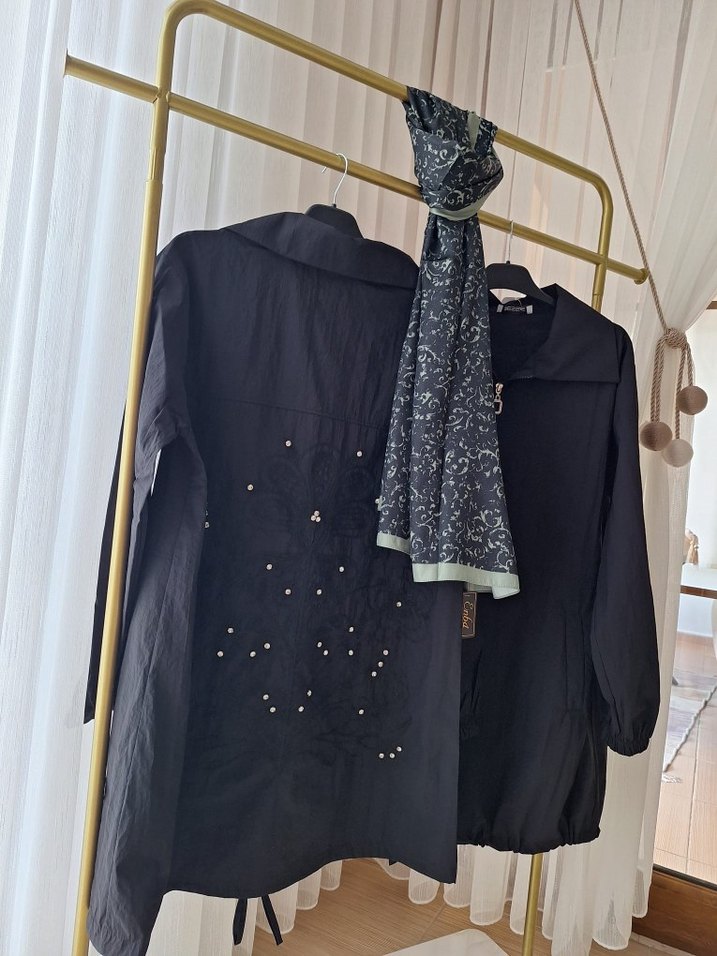 Kadın Siyah Mini Payetli yağmurluk - Görsel 2