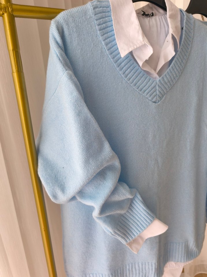 Mavi V Yaka Triko Kadın Kazak - Görsel 3