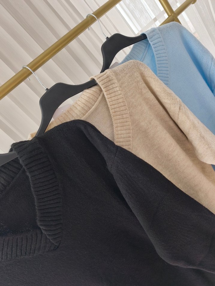 Mavi V Yaka Triko Kadın Kazak - Görsel 4