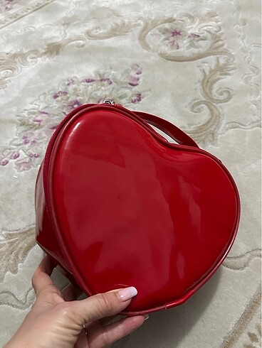 Kalp makyaj çantası