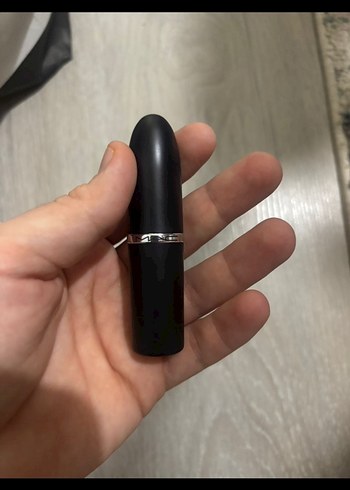 MAC Viva Glam Bordo Mat Ruj - Görsel 3