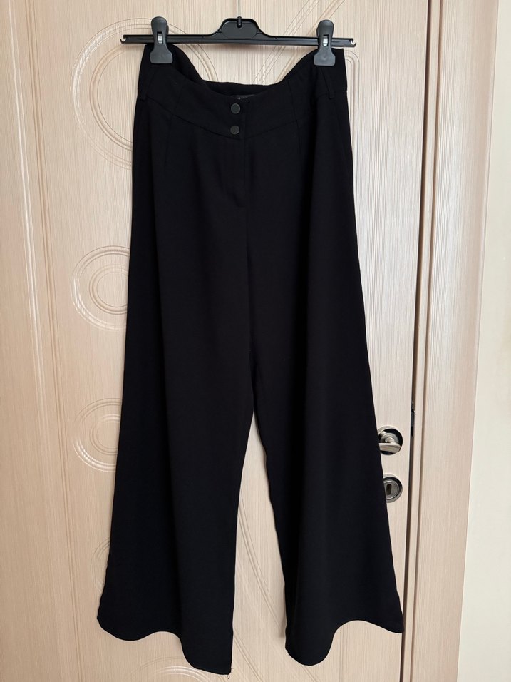 Düğmeli Siyah Midi Kumaş Kadın Pantolon - Görsel 2