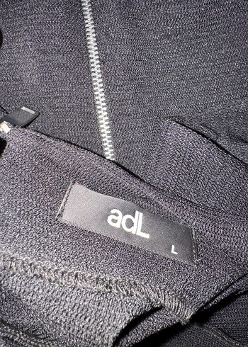 Siyah Piliseli Kolsuz Kadın Bluz - Görsel 3