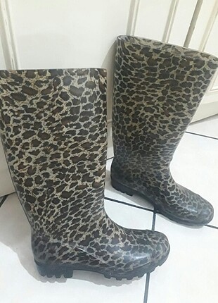 Leoparli yagmur cizmesi 