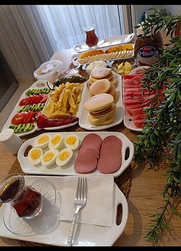 Kütahya Porselen Tavuk dünyası tabakları