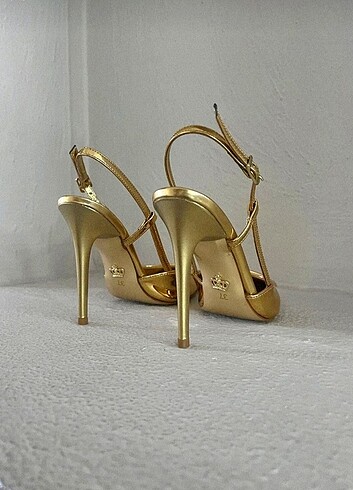 Ayakkabı presi markasi Gold stiletto