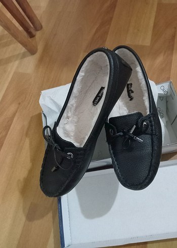 Siyah Deri Tokalı Kadın Babet - Görsel 2