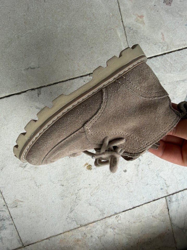 Zara Kids Bej Süet Bağcıklı Rahat Bot — görsel 2/4