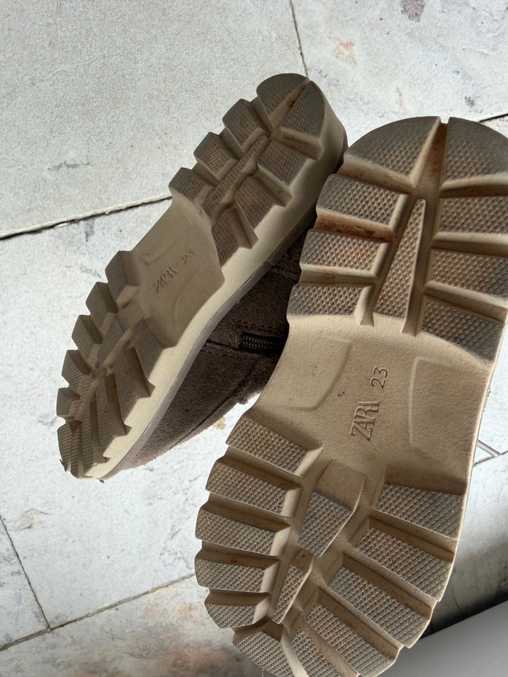 Zara Kids Bej Süet Bağcıklı Rahat Bot — görsel 4/4