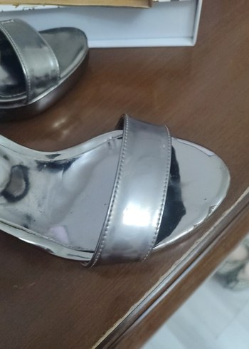 Gri Yılan Desenli Platform Topuklu Kadın Ayakkabı - Görsel 8